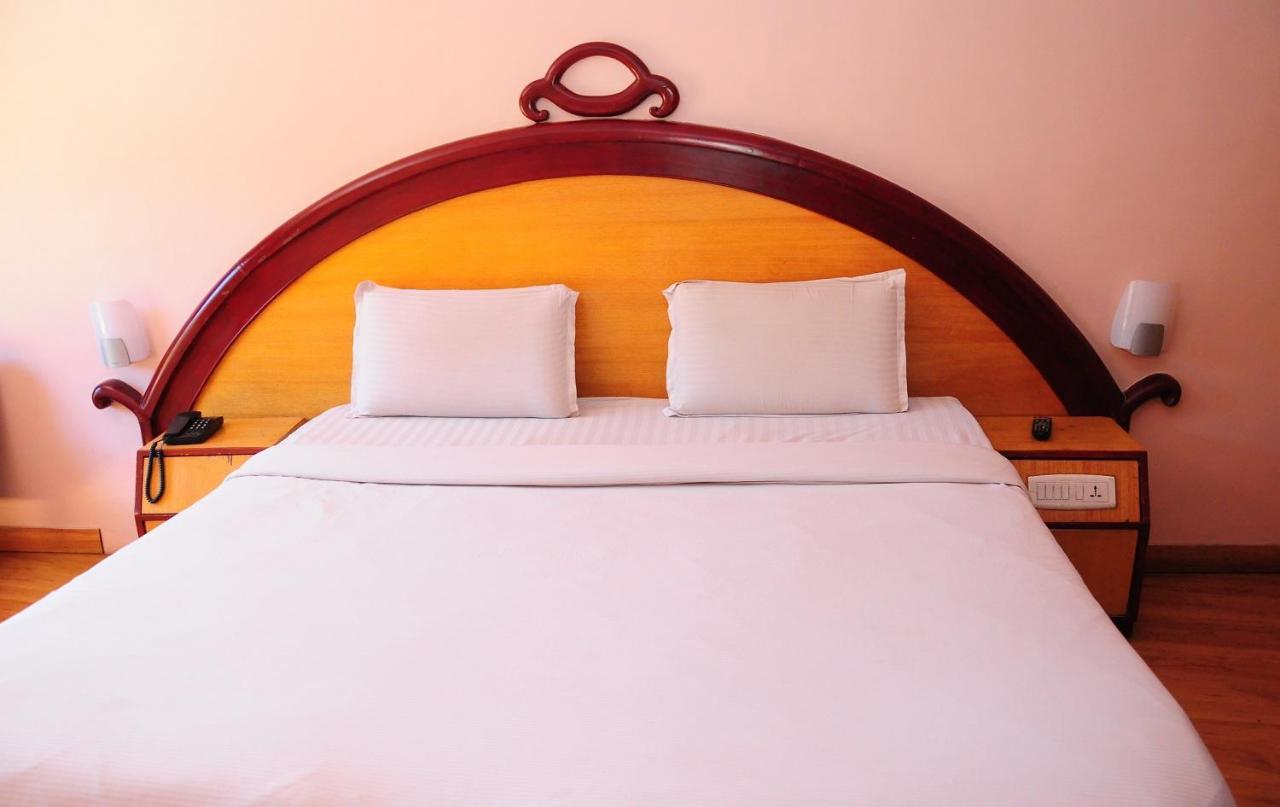 Hotel Venus 우티 외부 사진