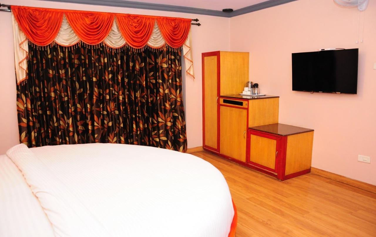 Hotel Venus 우티 외부 사진