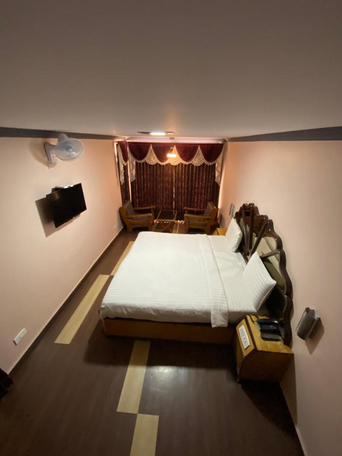 Hotel Venus 우티 외부 사진