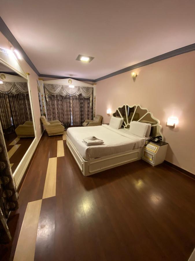Hotel Venus 우티 외부 사진